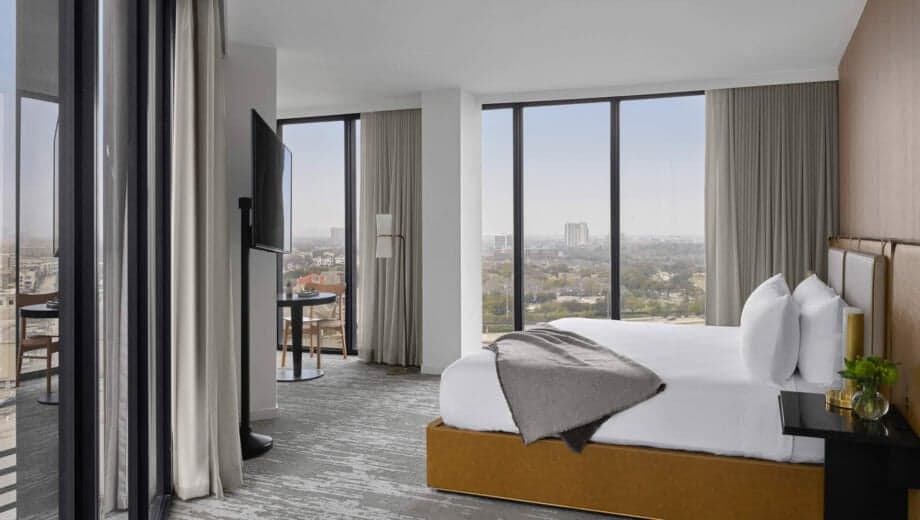 One King Bed Corner Room