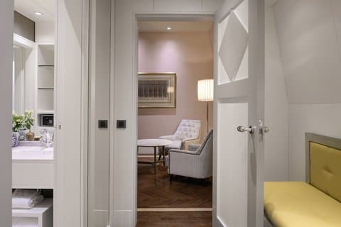 Luxury Suite 104