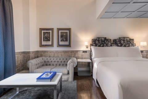 Luxury Suite 102