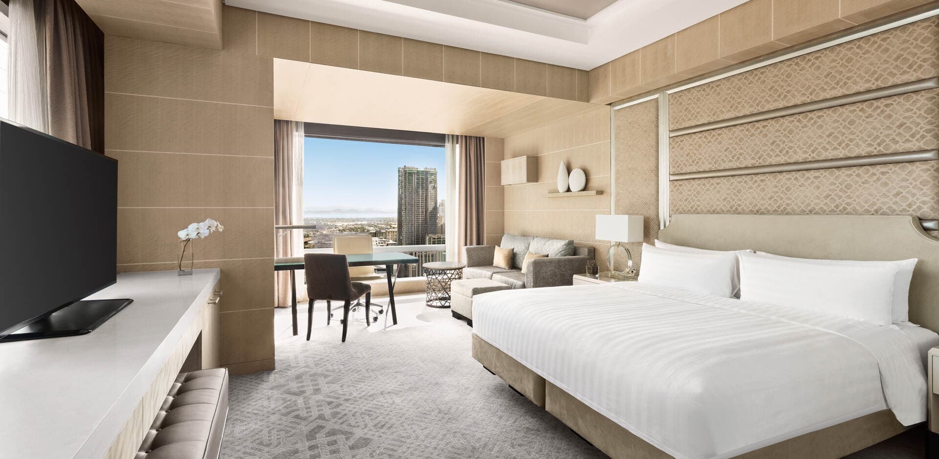 Deluxe High Street View Room