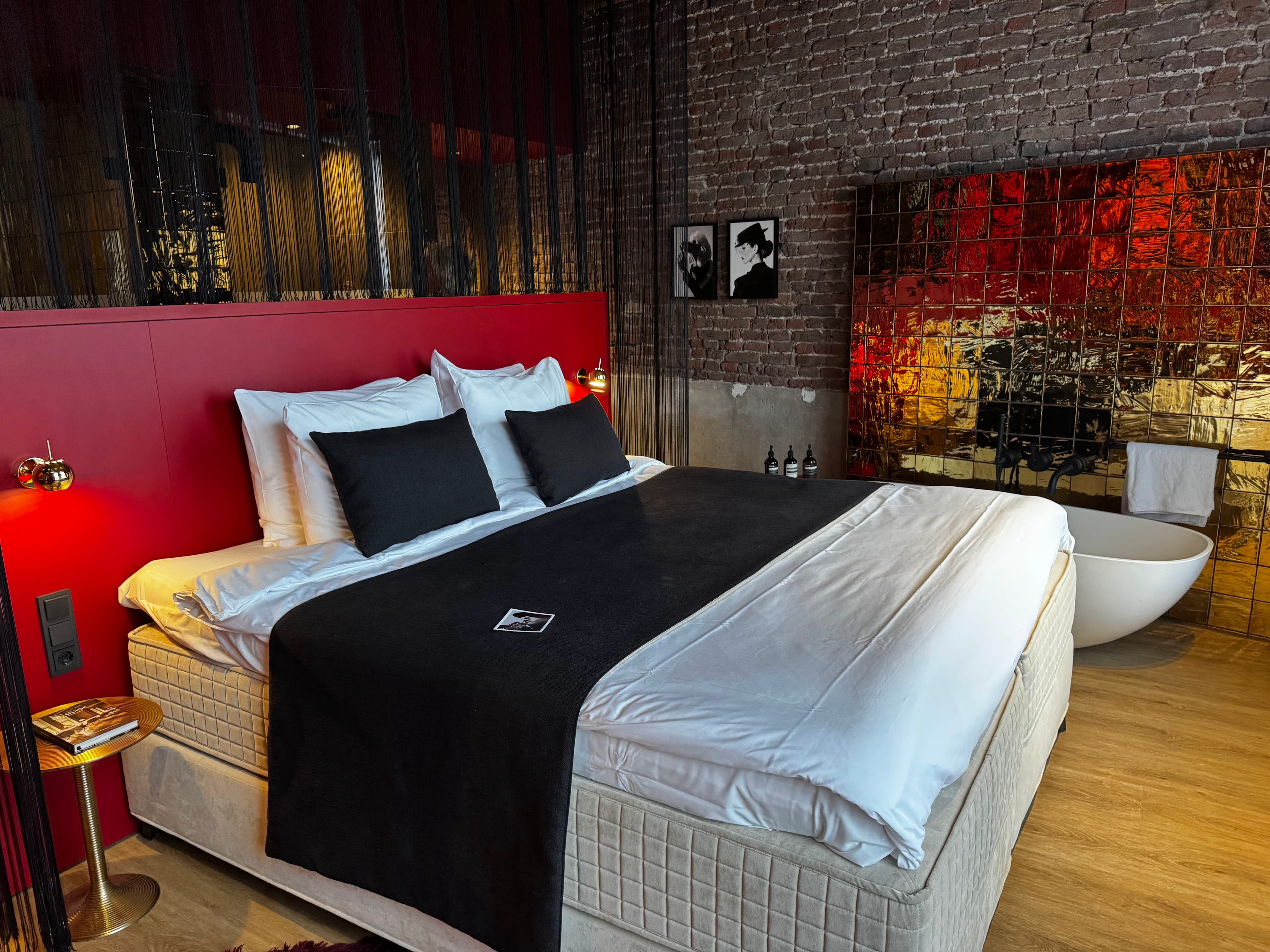 Deluxe Room – Rose