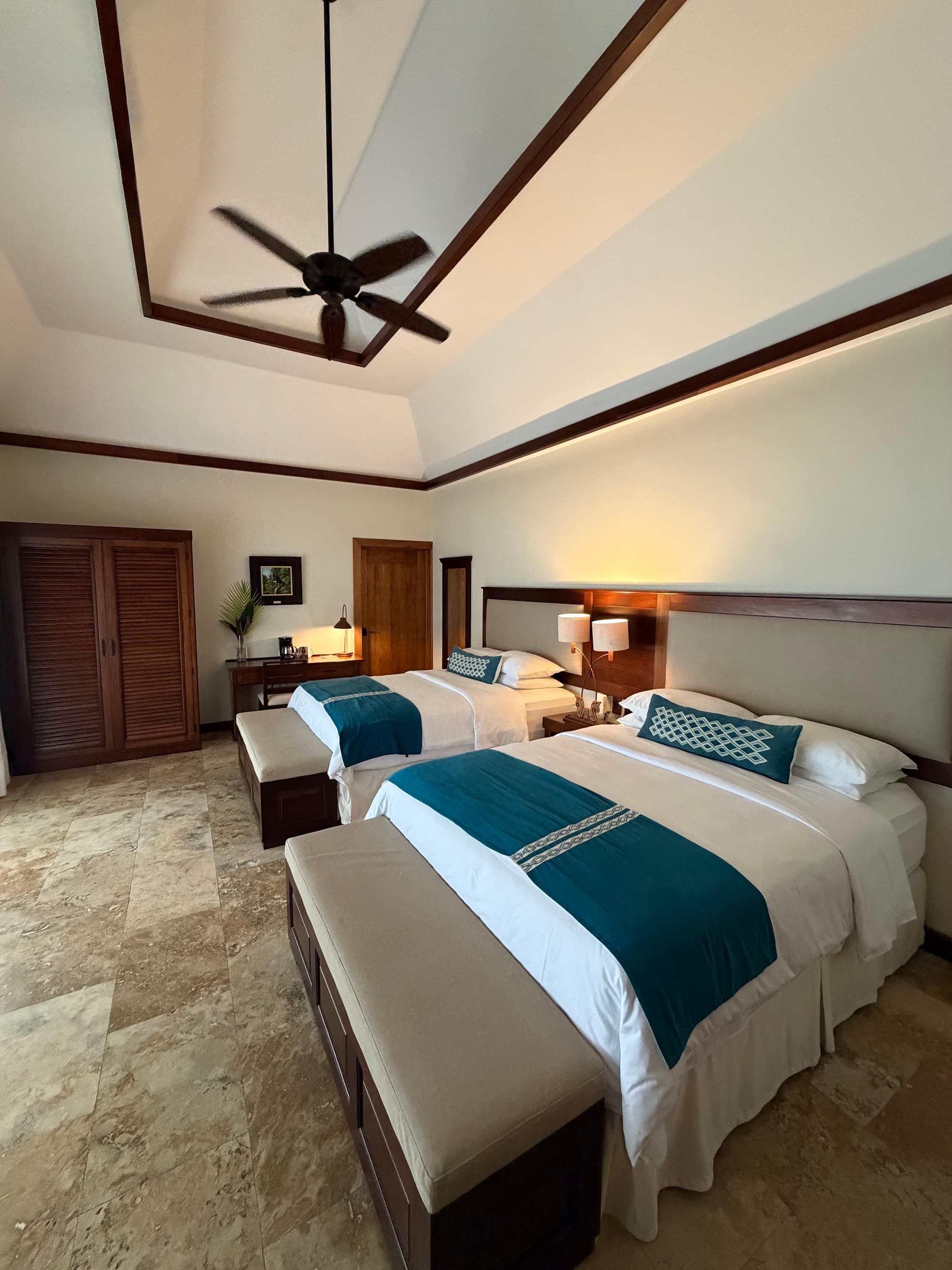 Lake Breeze Suite King