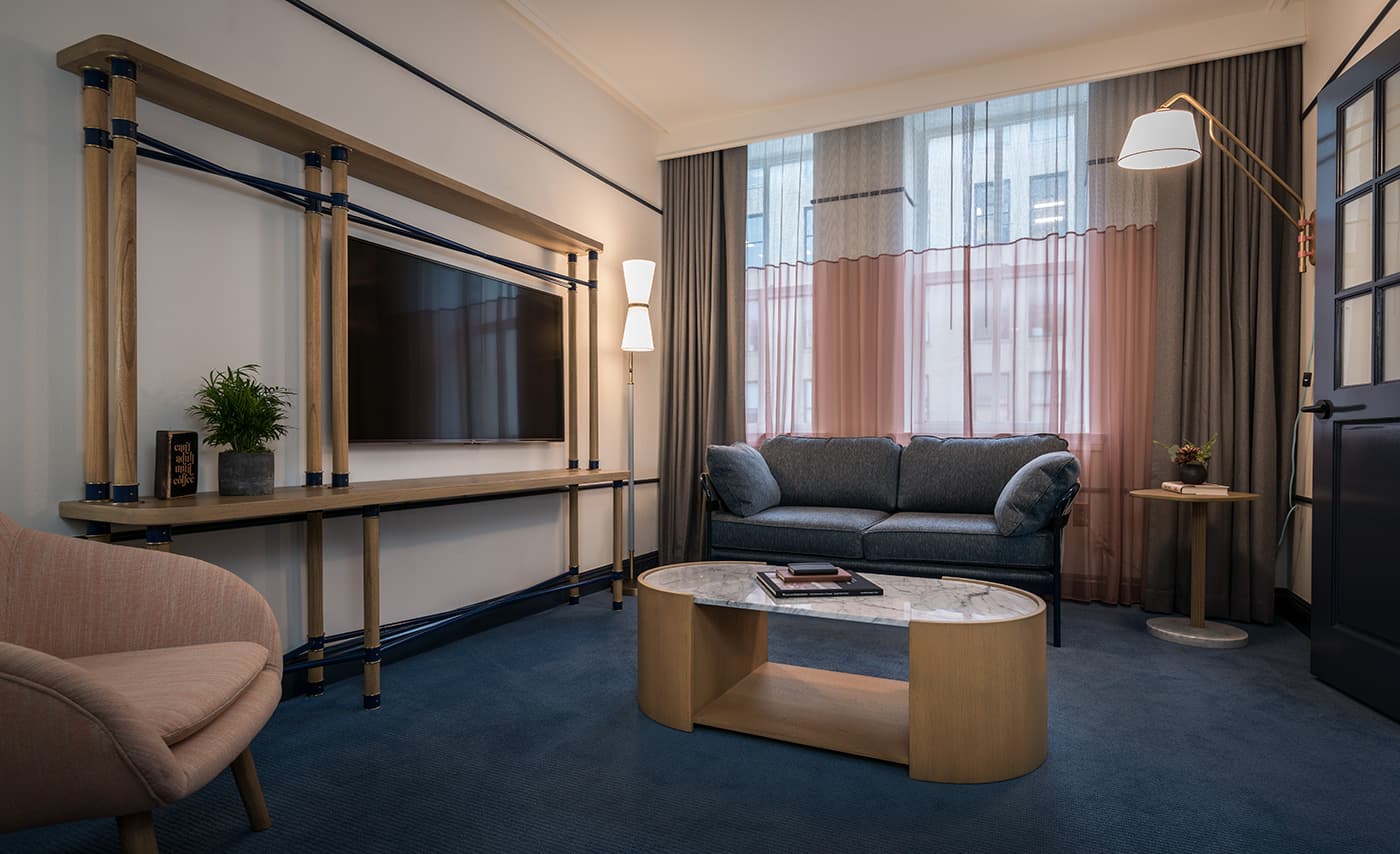 One Queen Guestroom