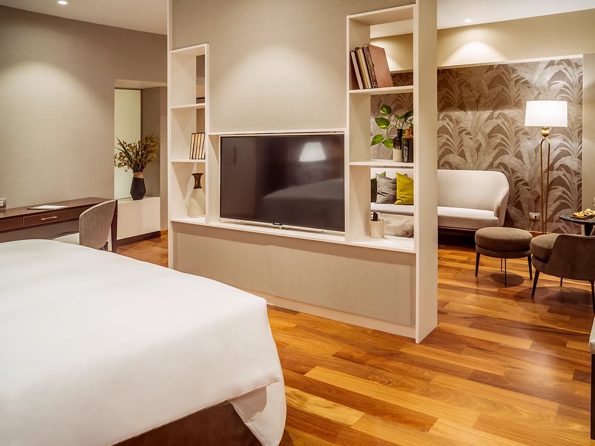 Deluxe Room – King