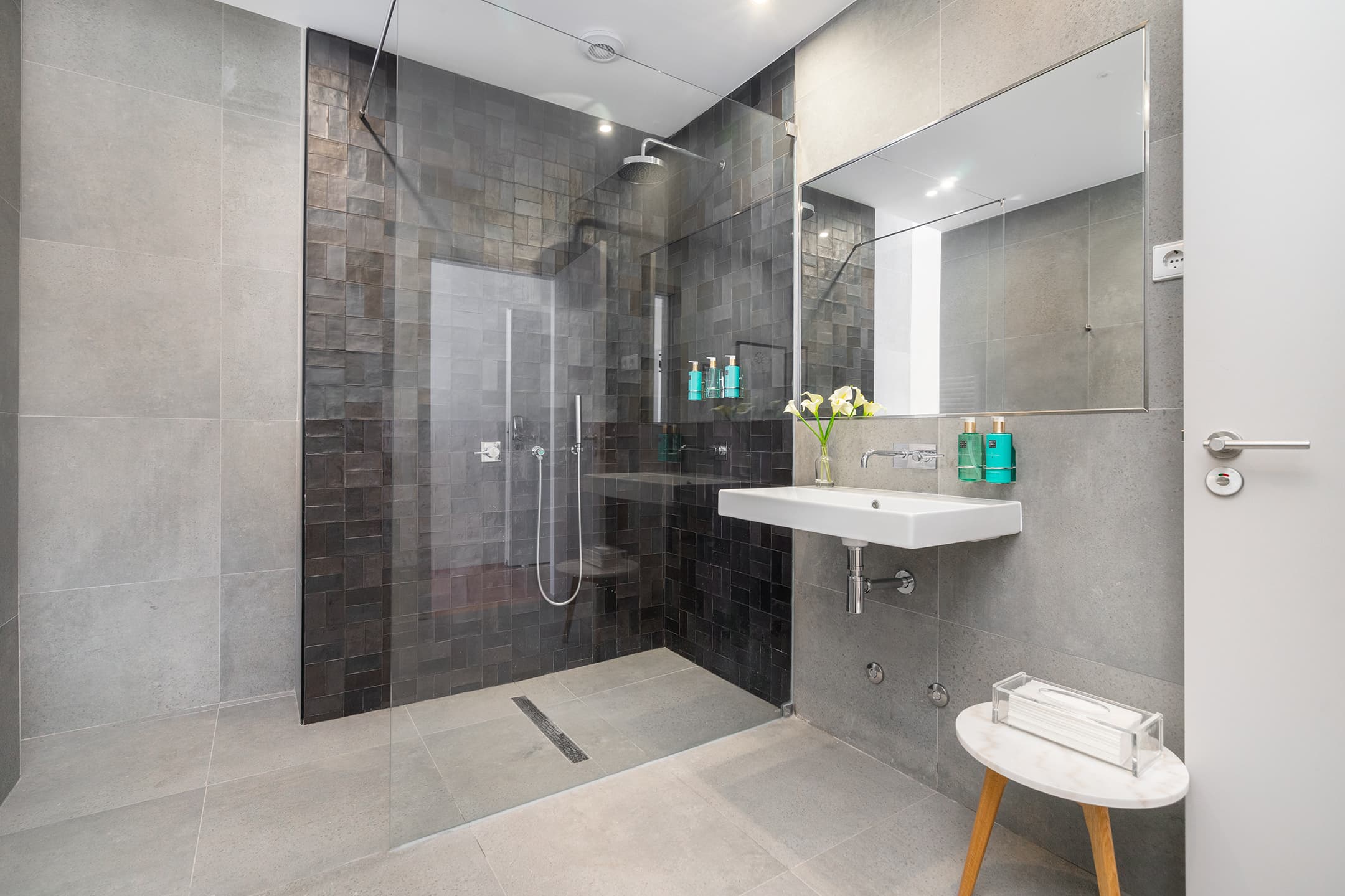 Urban Retreat 2-Bedroom Apartment