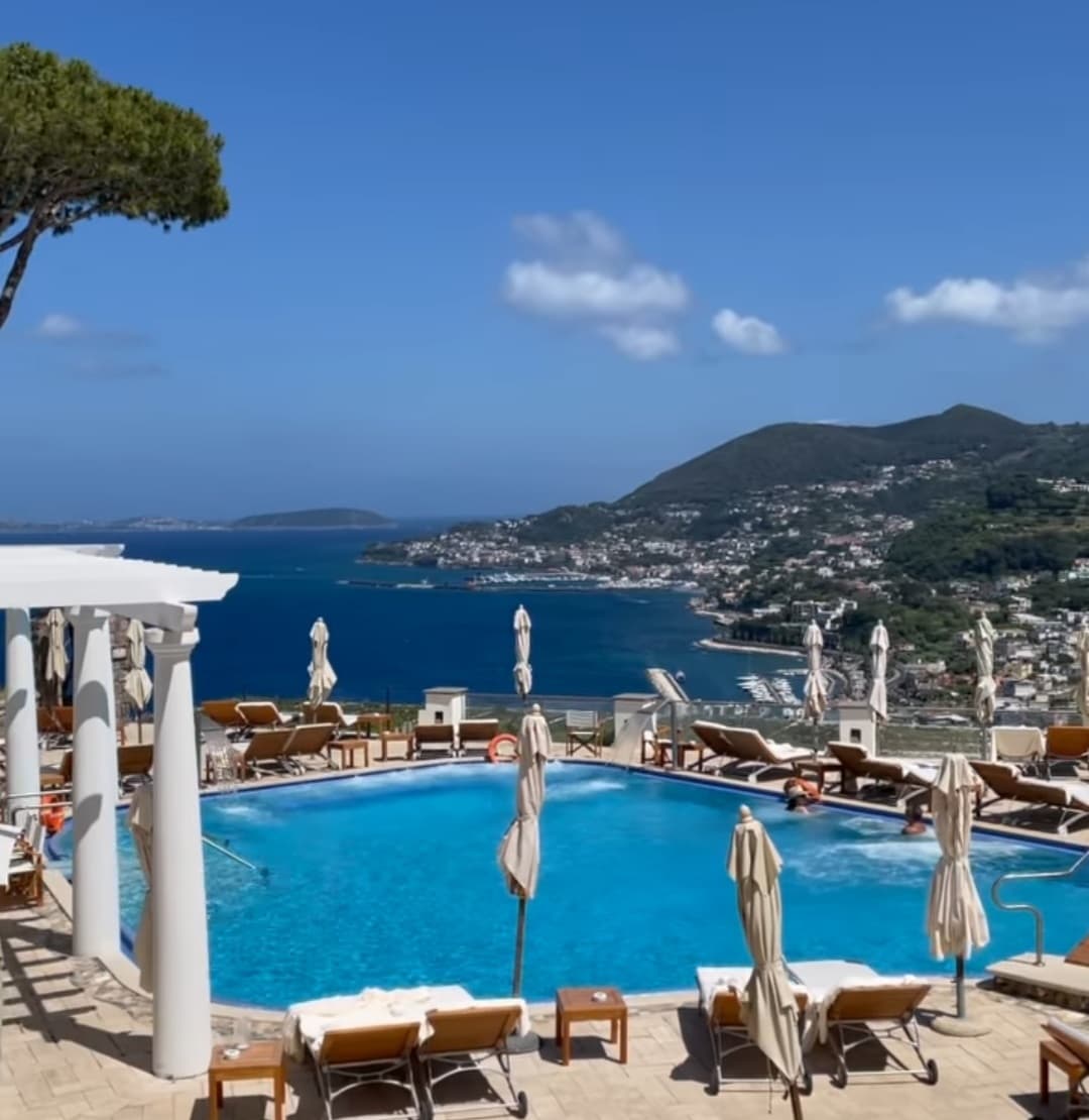 Infinity Pool Suite