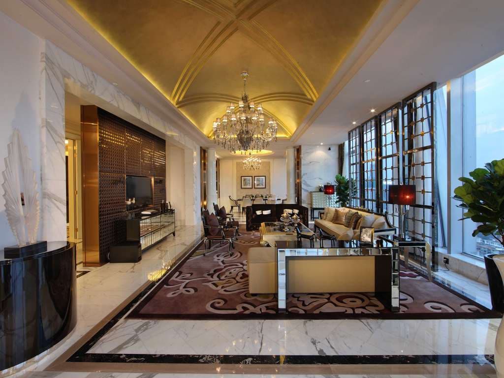 Family Room, 1 King Size Bed and 2 Single Beds