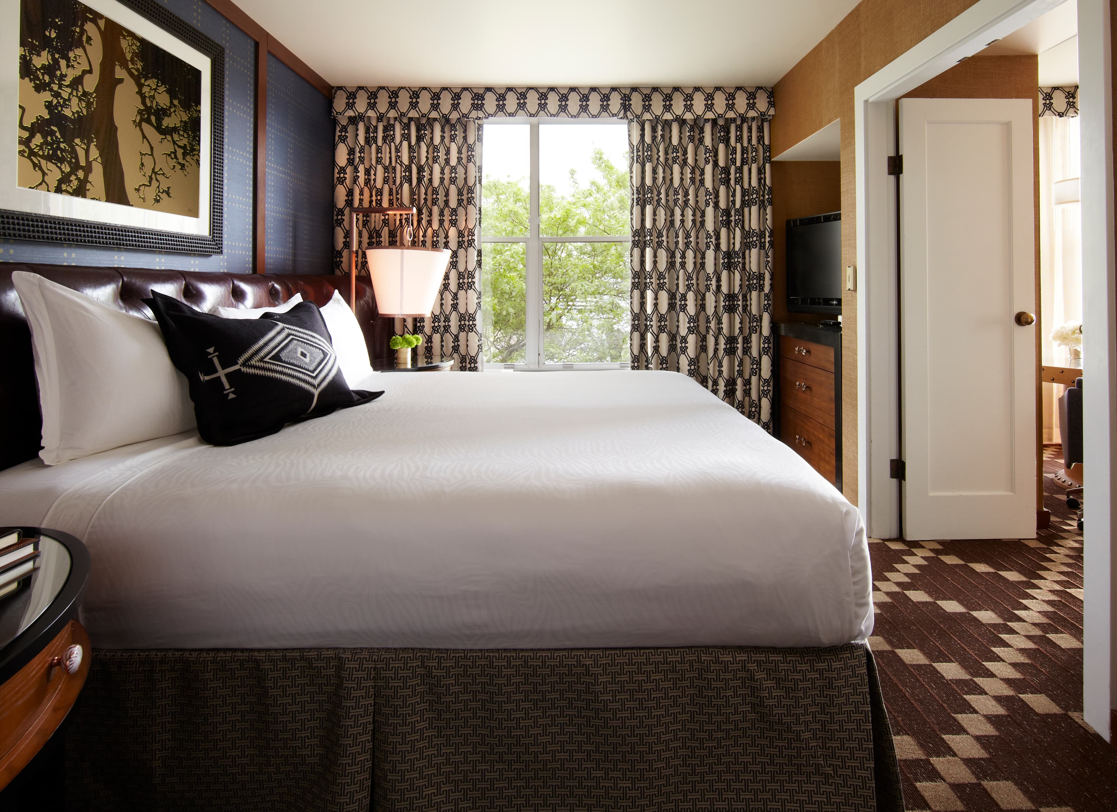 1 Queen Studio Suite