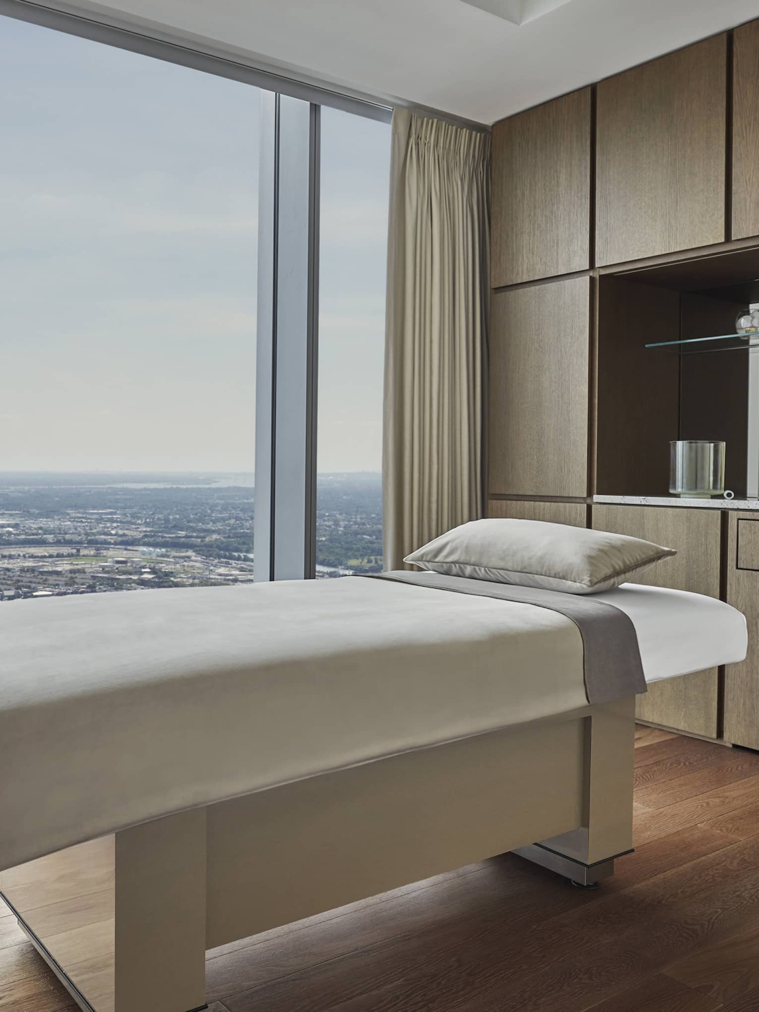 Grand Cityscape Room