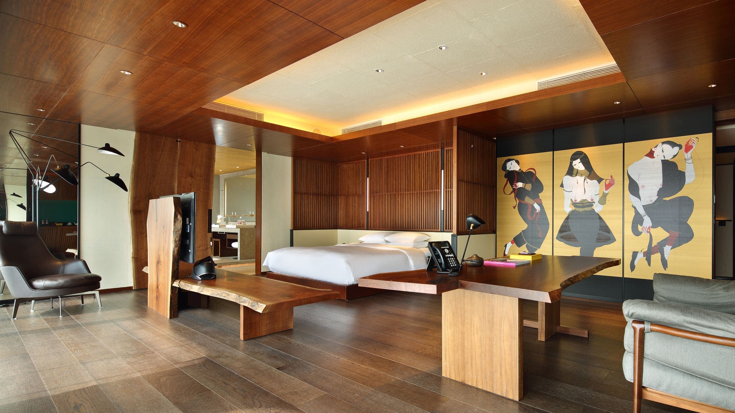 1 King Bed Deluxe