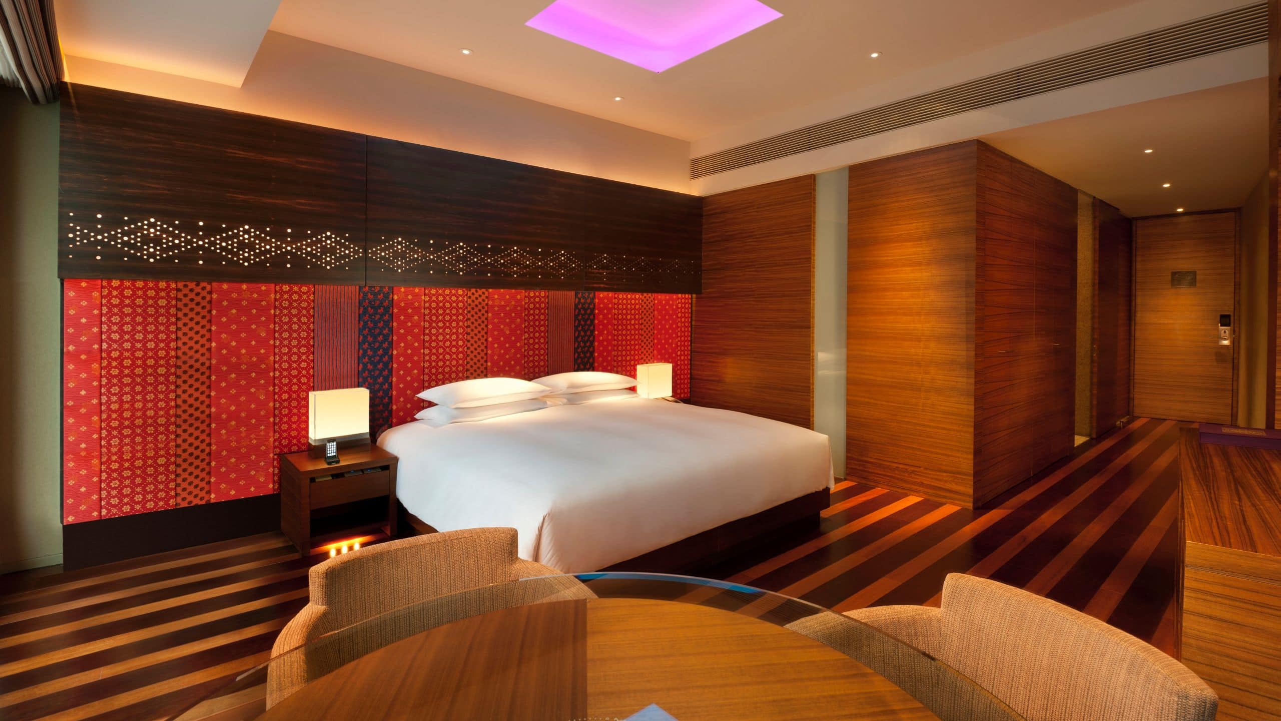 1 King Bed
