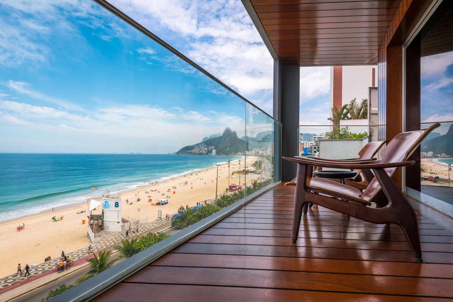 Deluxe Oceanfront Suite