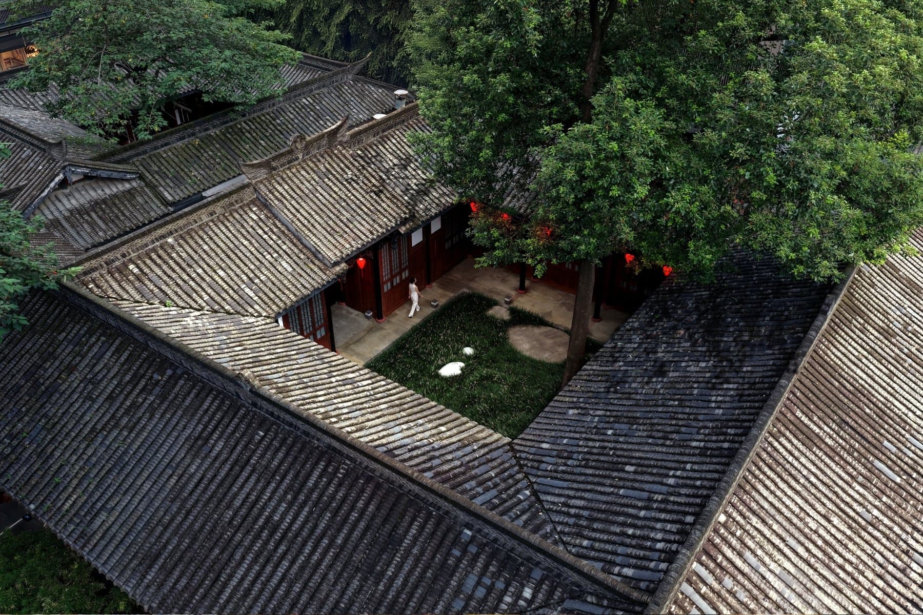 Deluxe Courtyard Suite