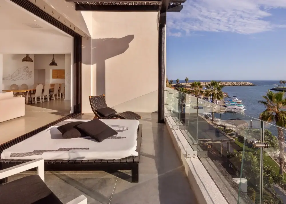 Balcony King