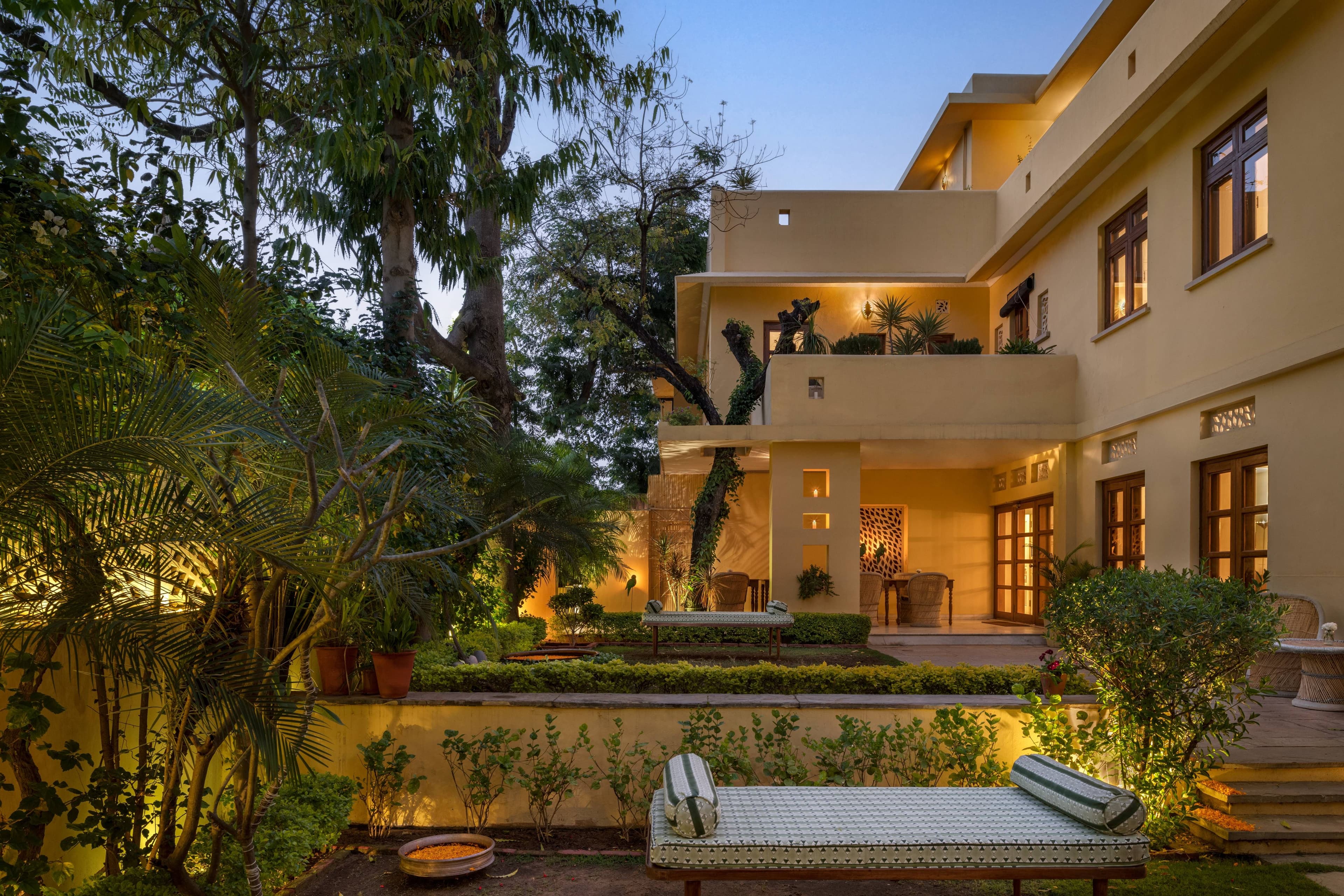 28 Kothi