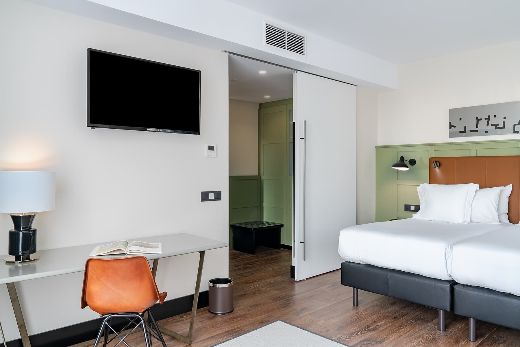 Single Room King Bed with River View (Ría)