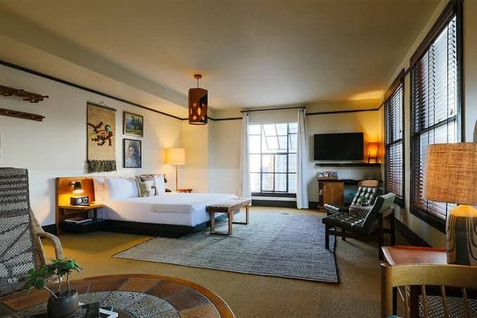 Private 6-Bed Room