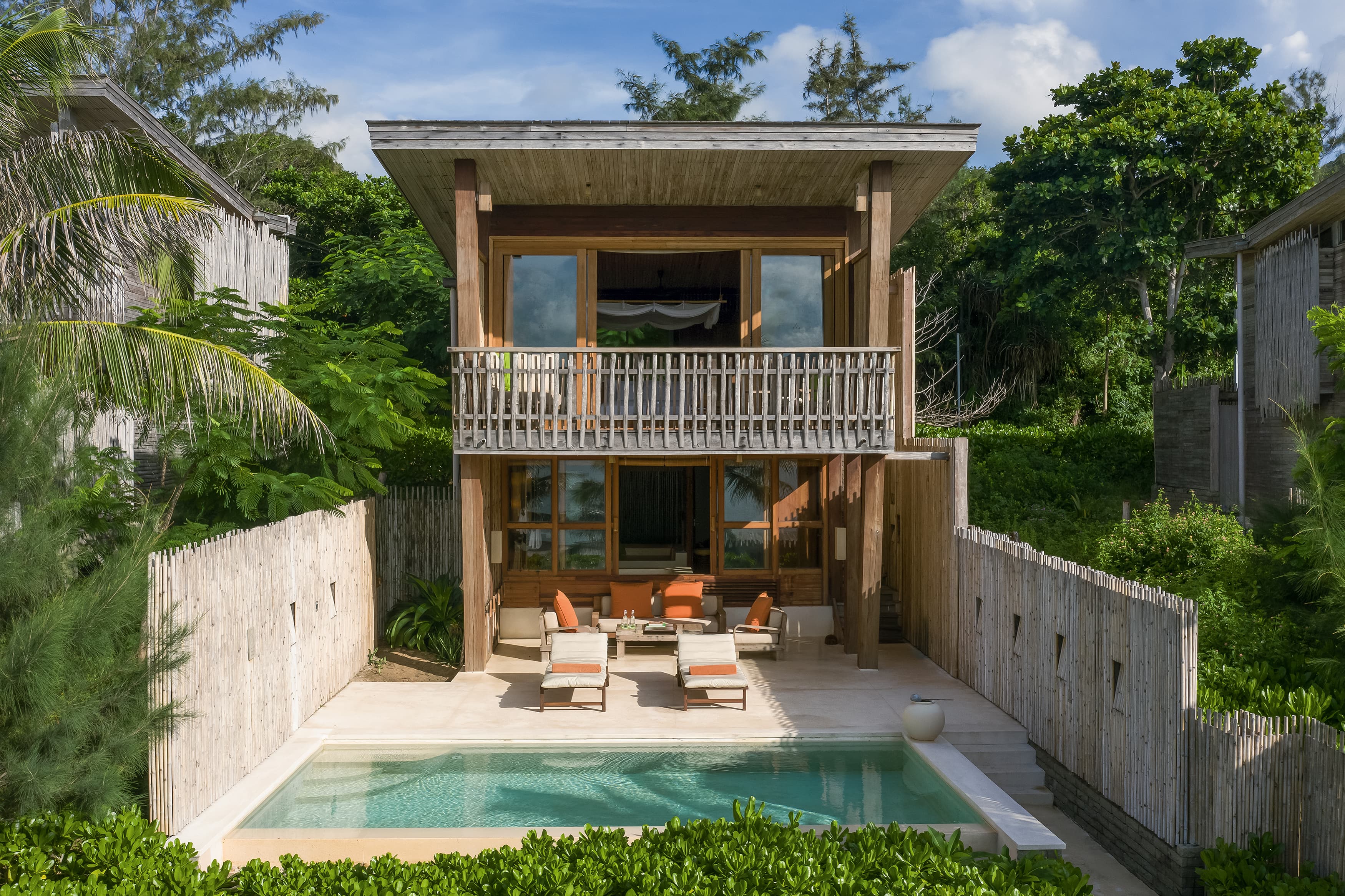 Beachfront Deluxe Pool Villa