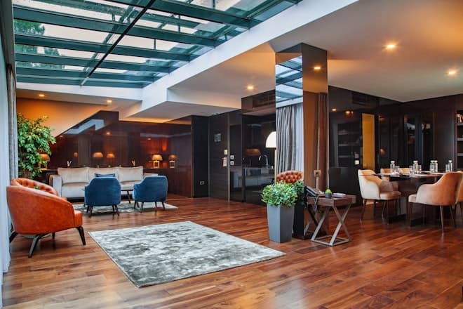 Classic King Bed