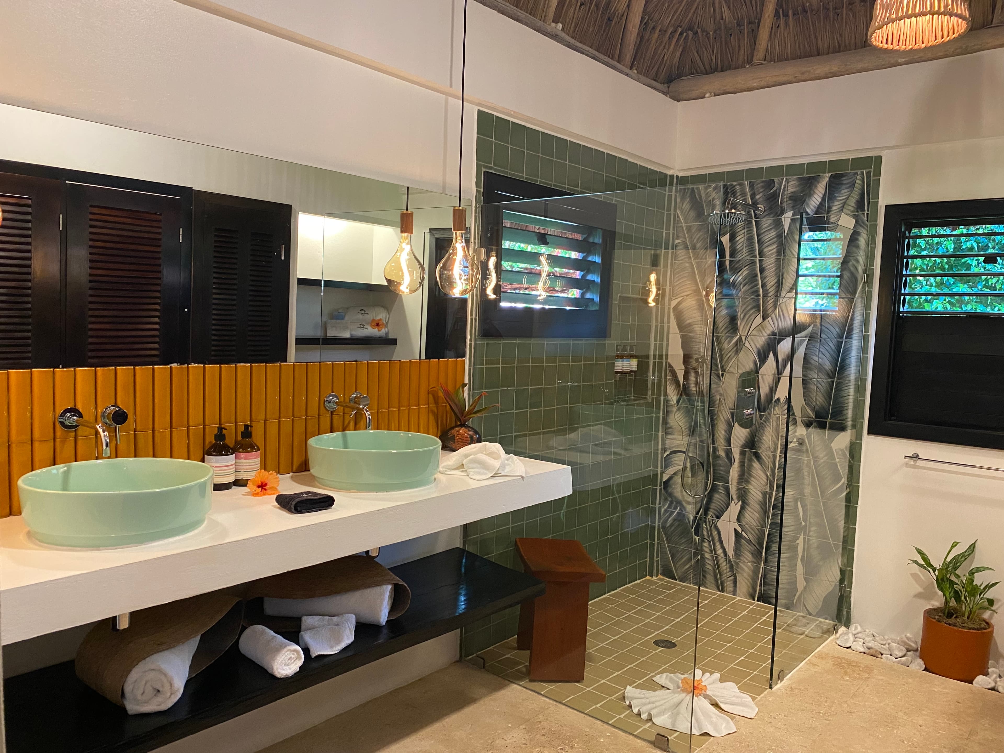 Seafront Beach Casita – Two Queens