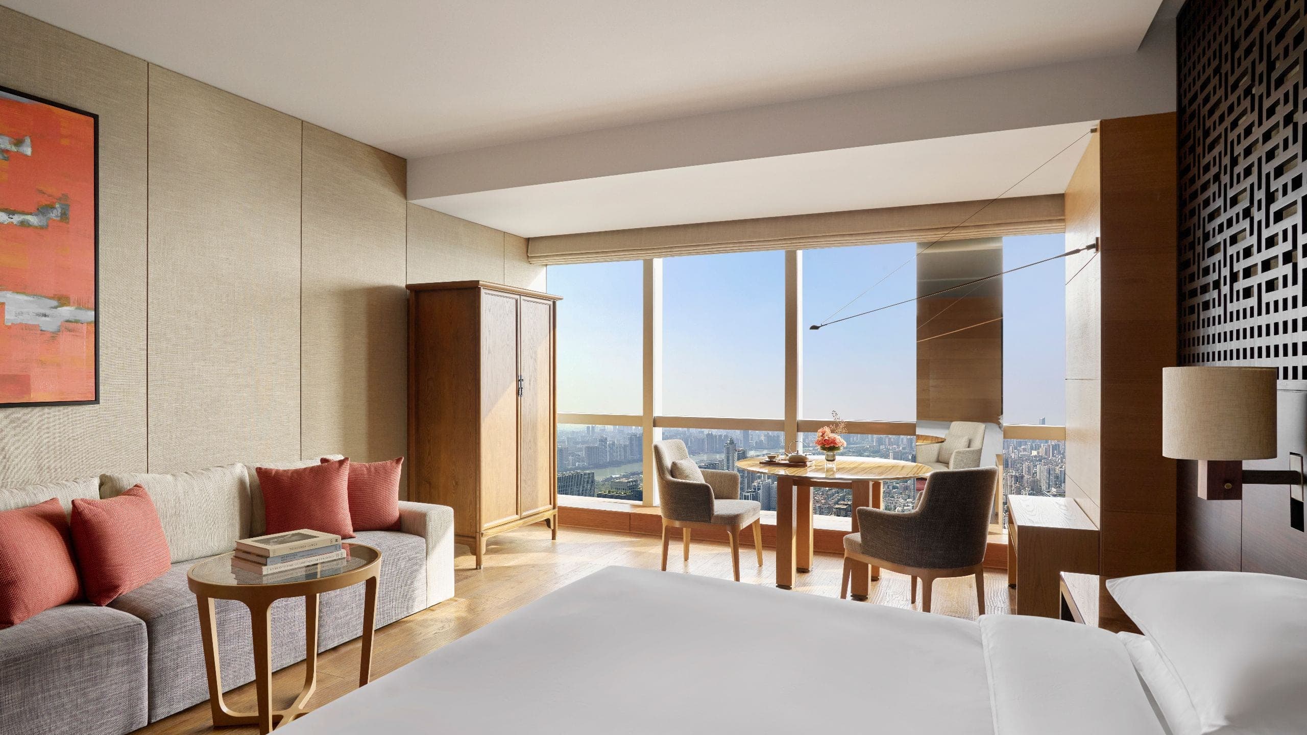 1 King Bed, City View