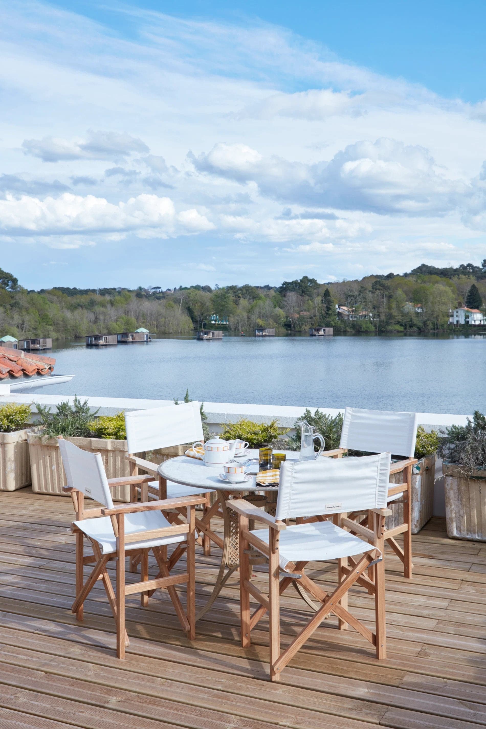 Brindos, Lac & Château