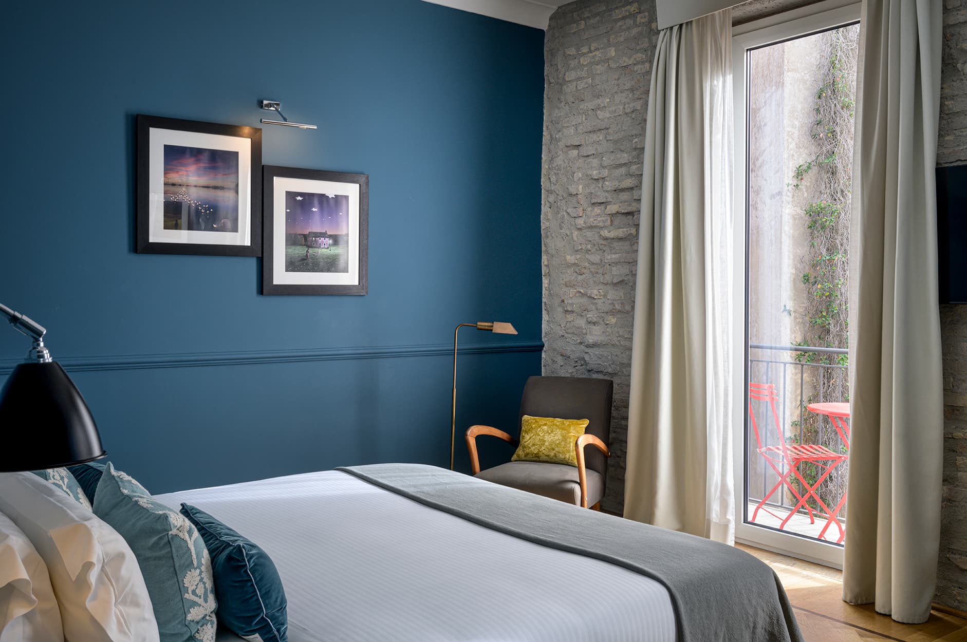 Deluxe Blue Room