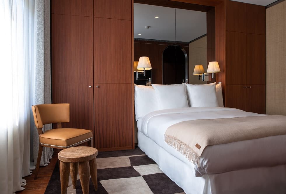 Deluxe City Room