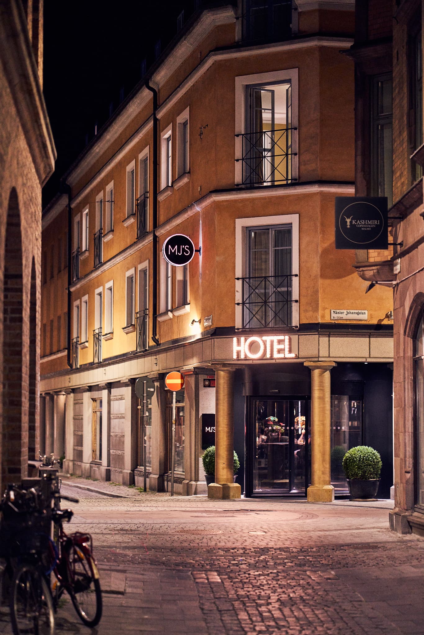 Hotel MJ's