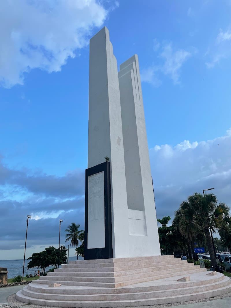 Adrian Tropical (Malecón)