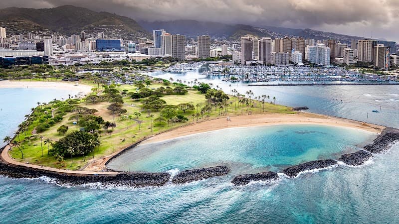 Ala Moana Beach Park & Magic Island Lagoon