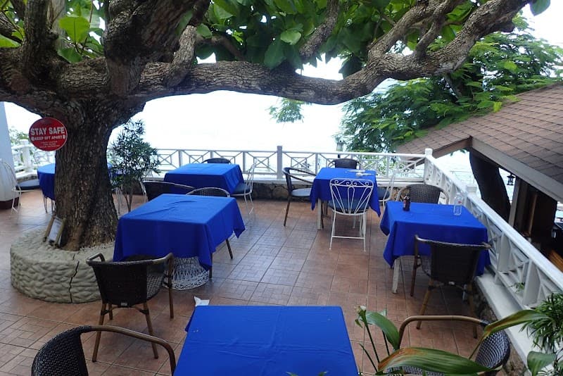 Almond Tree Restaurant (Cliffside Tree Setting)
