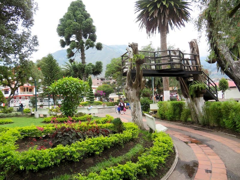Baños Central Park (Parque Palomino Flores)