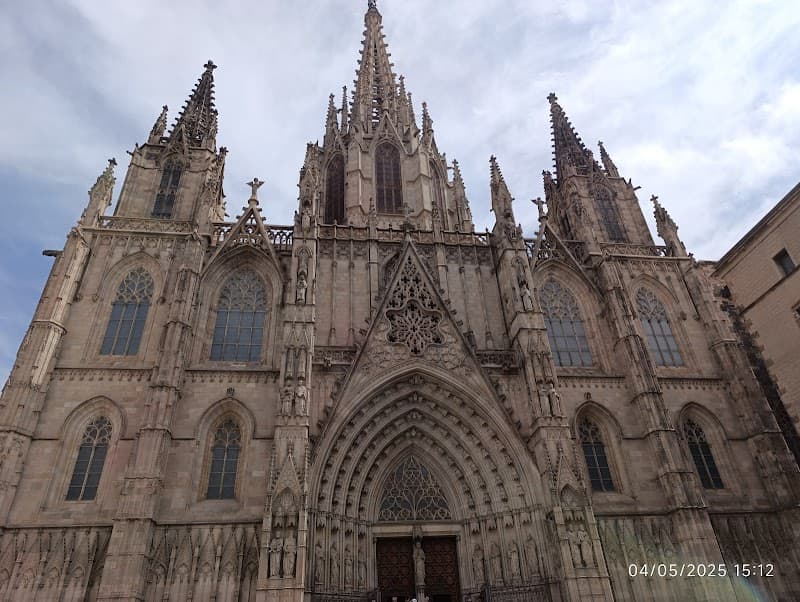 Barcelona Cathedral (Catedral de Barcelona) Exterior & Quarter