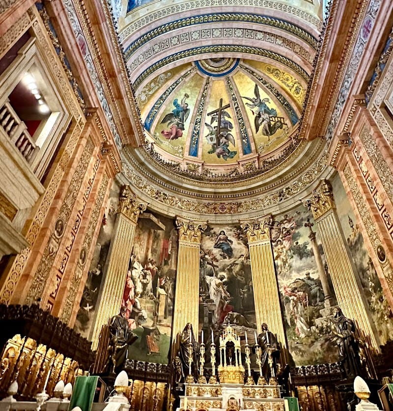Basílica de San Francisco el Grande (exterior and area)