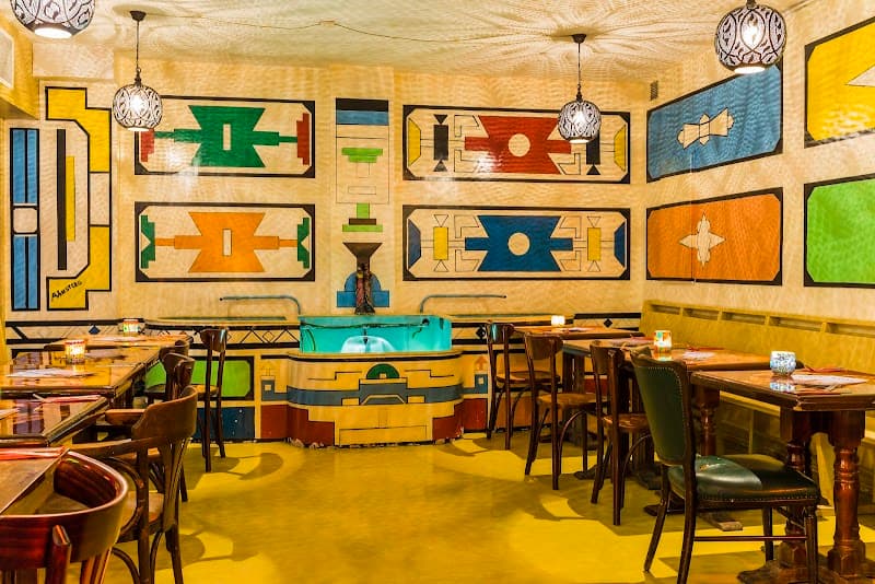 Rotterdam Jungle Romance: Water, Glass & Green Hideaways