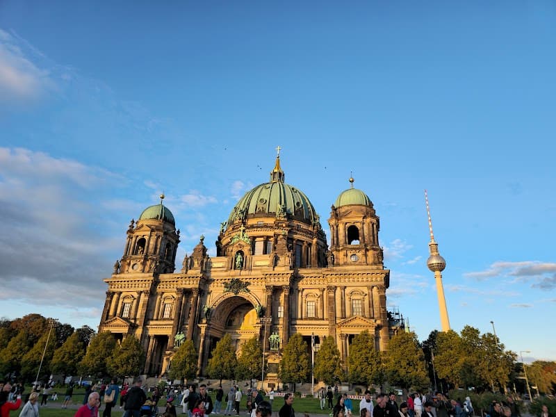 Berlin Cathedral (Berliner Dom) Exterior & Lustgarten