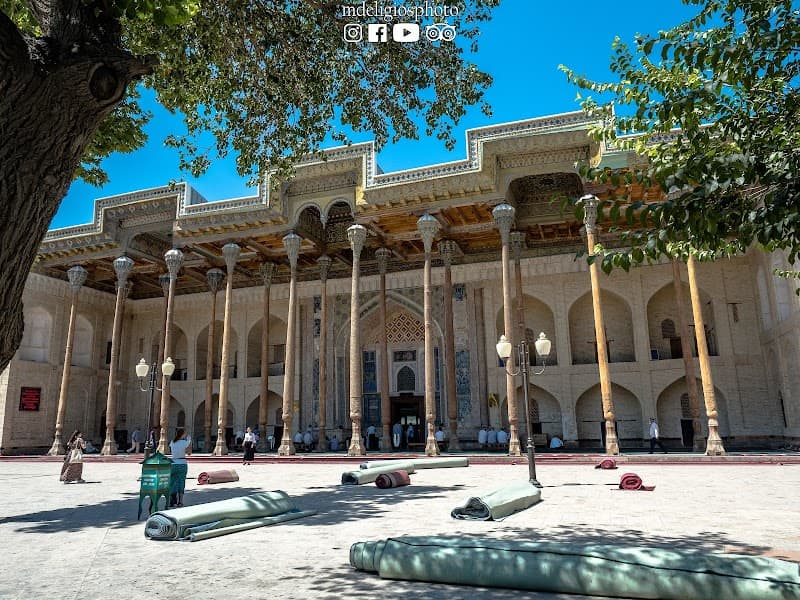 Bolo Hauz Mosque