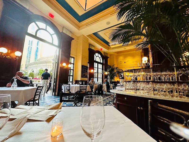 Glam Getaway: A Relaxed, Romantic Las Vegas Weekend