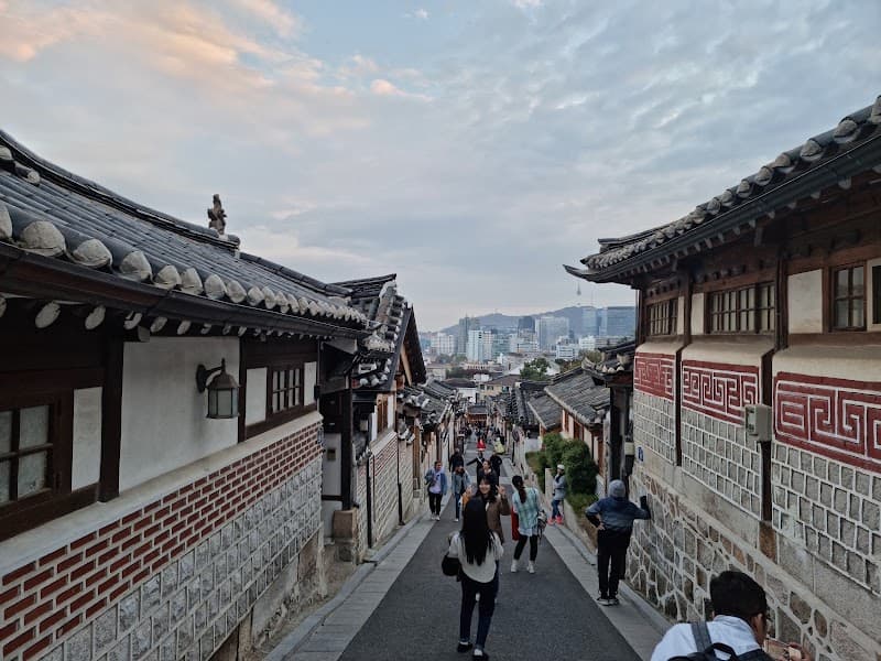 Bukchon Hanok Village & Insadong Stroll