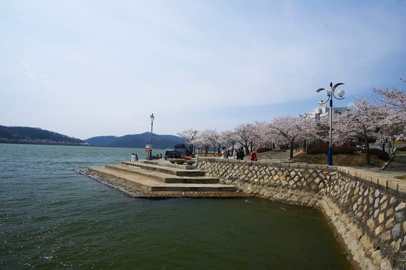 Café Hopping around Bomun Lake