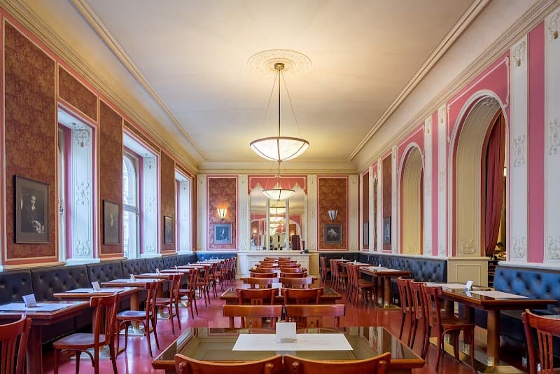 Glamorous Prague: Culinary & Architectural Indulgence