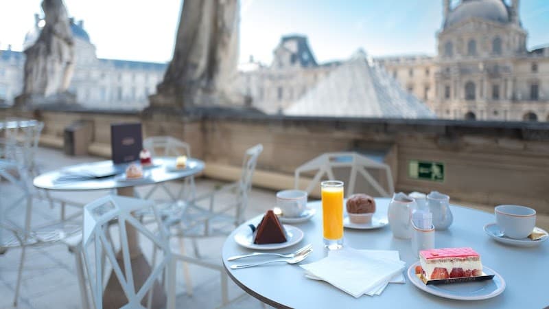 Café Richelieu – Angelina (inside the Louvre complex)