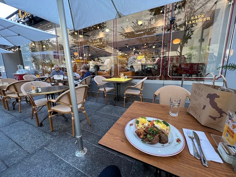 Cafe Landwer (Bloor & Avenue)