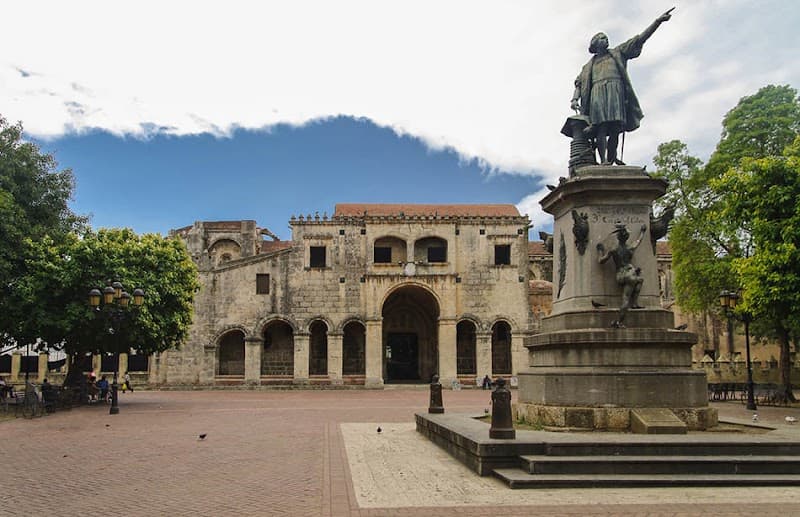 Calle Las Damas and Parque Colón