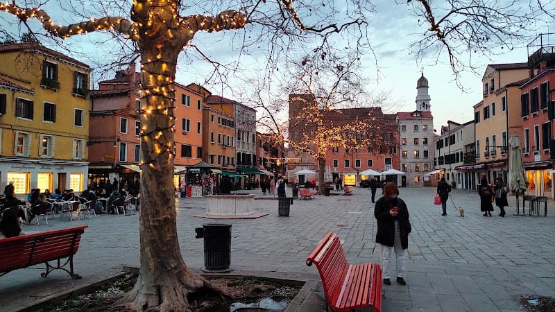 Campo Santa Margherita Stroll