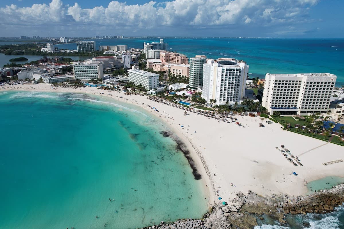 Cancún Family Adventure: Beach, Bites & Market Treasures