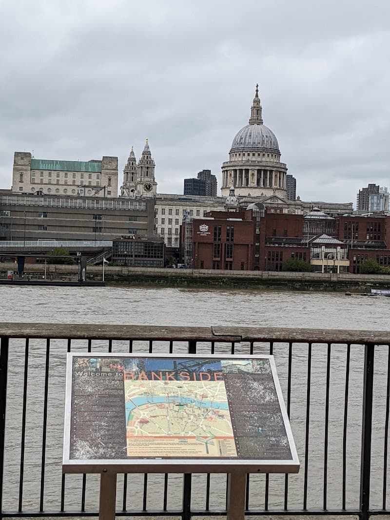 Modern Minimal London: Adventure & Nightlife in One Day