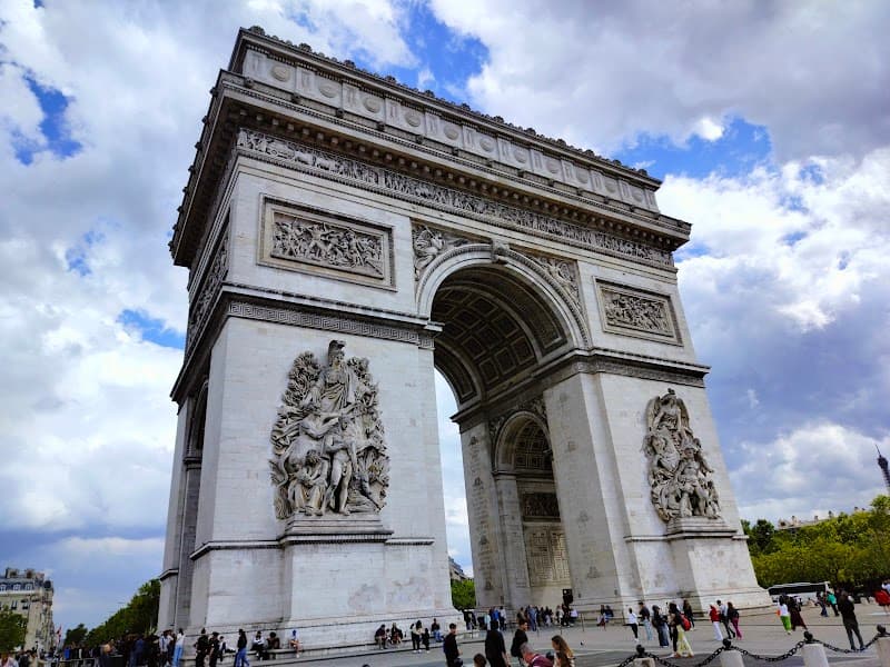 Champs-Élysées & Arc de Triomphe Evening Walk