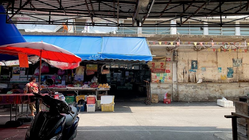 Chao Phrom Market & Riverside Free-Explore